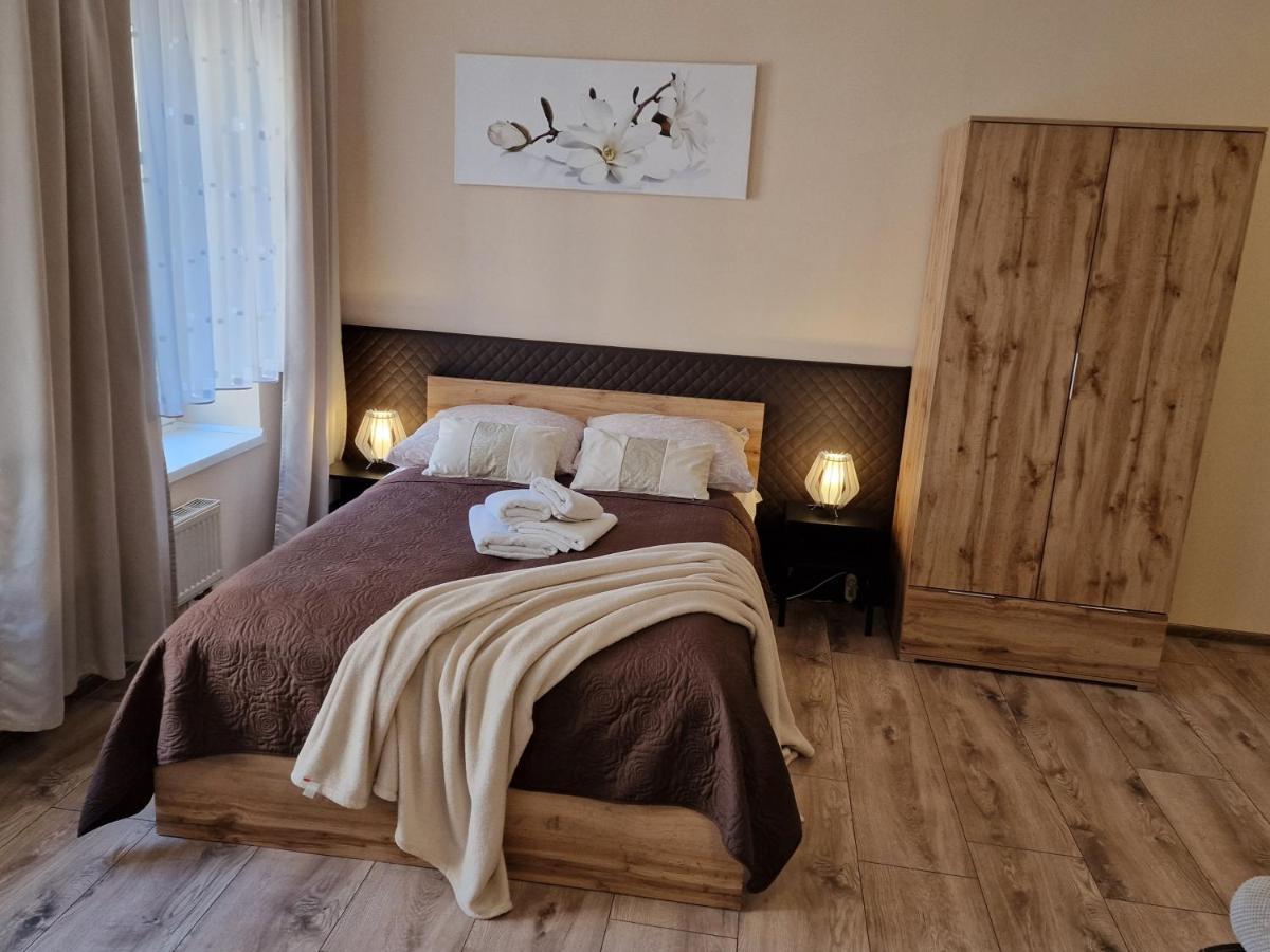Aparthouse Apartamenty Centrum - In The City Center Near The Train Station Katowice Kültér fotó