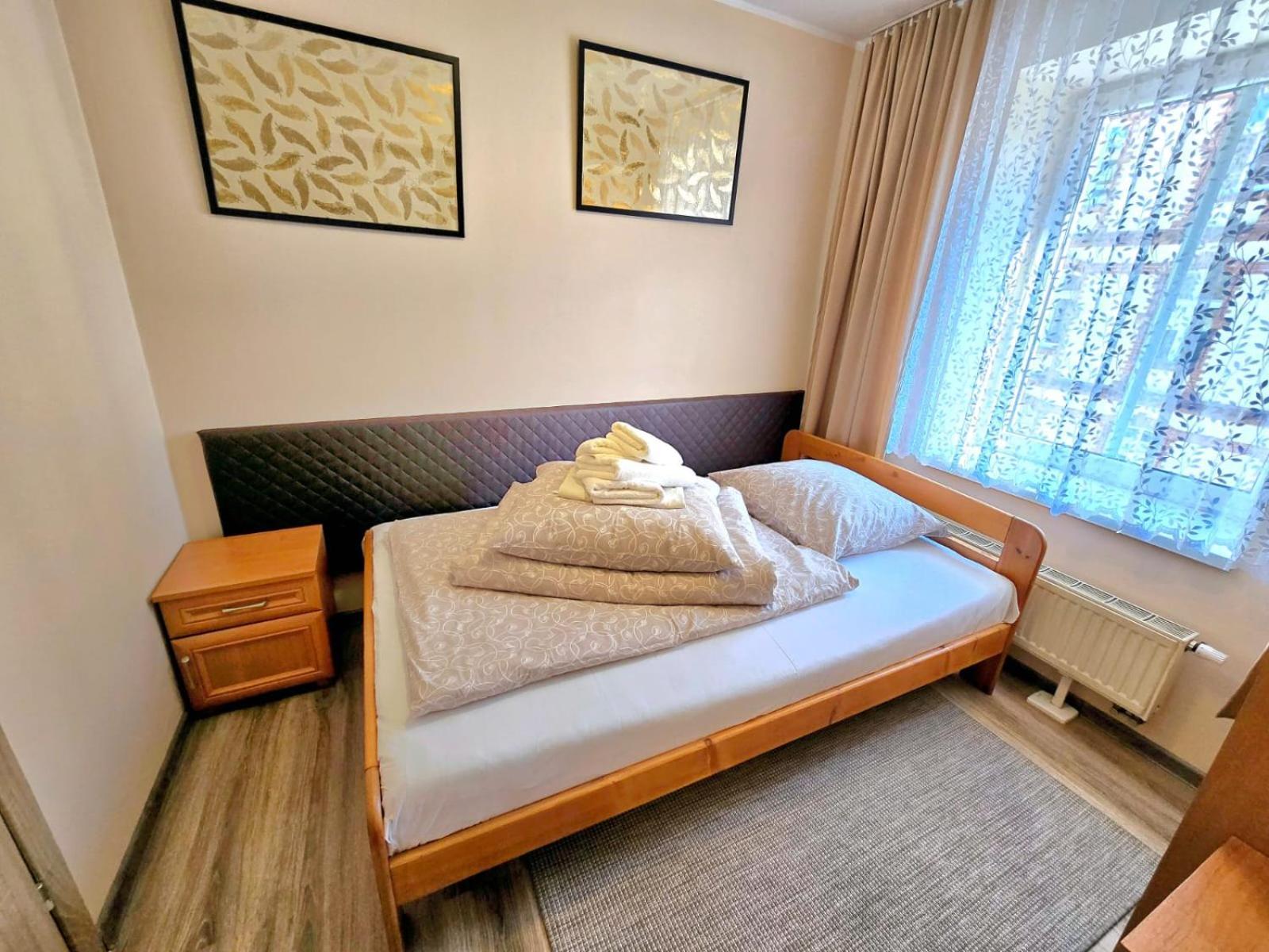 Aparthouse Apartamenty Centrum - In The City Center Near The Train Station Katowice Szoba fotó